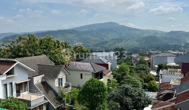 Rumah Exclusive dengan View Pegunungan di Sentul City