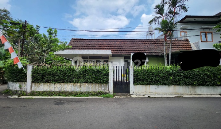 For Sale: Spacious House Suitable for Office Use with Extensive Garden For Sale: Spacious House Suitable for Office Use with Extensive Garden