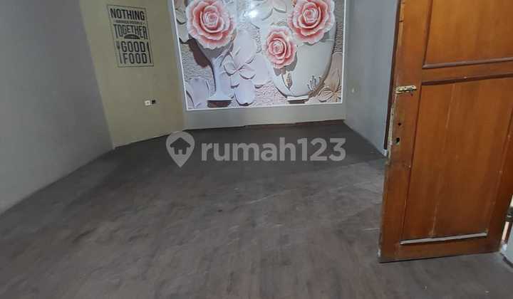 Place for Business Former Cafe. Suitable for Culinary Business Because Near Garut Hot Spring Tourist Attraction.