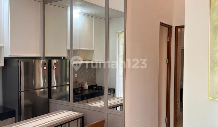 Rumah Modern Minimalis Selangkah ke Stasiun Rumah Modern Minimalis Selangkah ke Stasiun