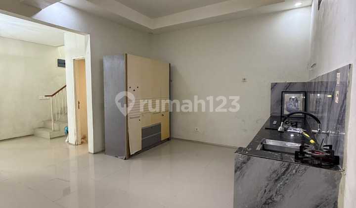 Sewa rumah  LOKASI NORTHWEST LAKE CITRALAND UTARA,  CLUSTER PALING DEPAN