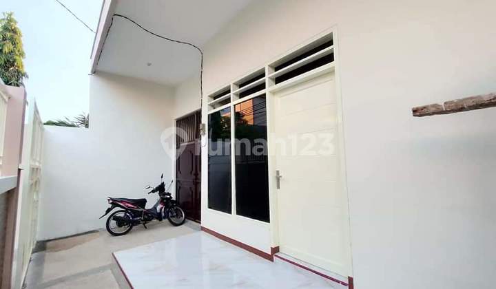DIJUAL RUMAH Gress, 2,5 lantai, Jl. Lebak dekat industri, SHM 2