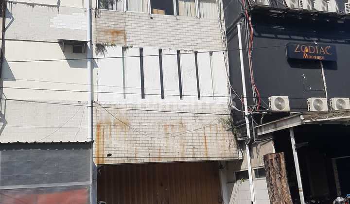 Shop House for Sale in the Center of Surabaya City Near Bonnet and Bon Ami