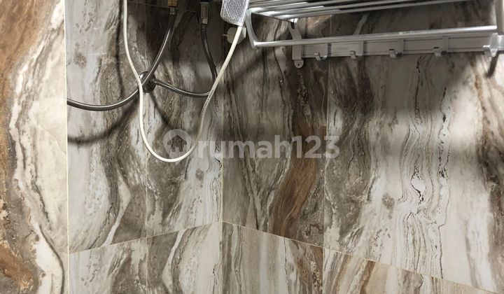 Springlake Apartment Summarecon Bekasi Near Mall Binus Al Azhar