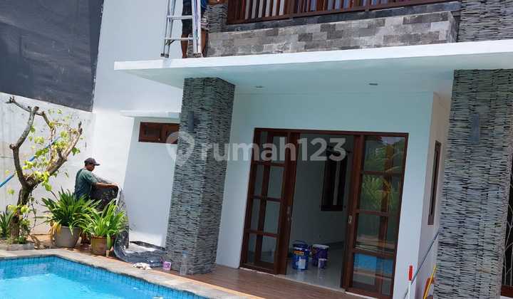 Disewakan Rumah Mewah dengan Kolam Renang - Denpasar 2