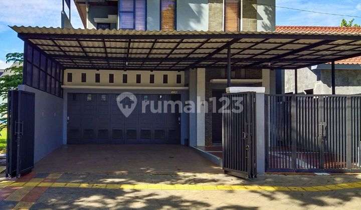 Ready-to-Occupy House Suitable for Business in Kencana Loka, BSD