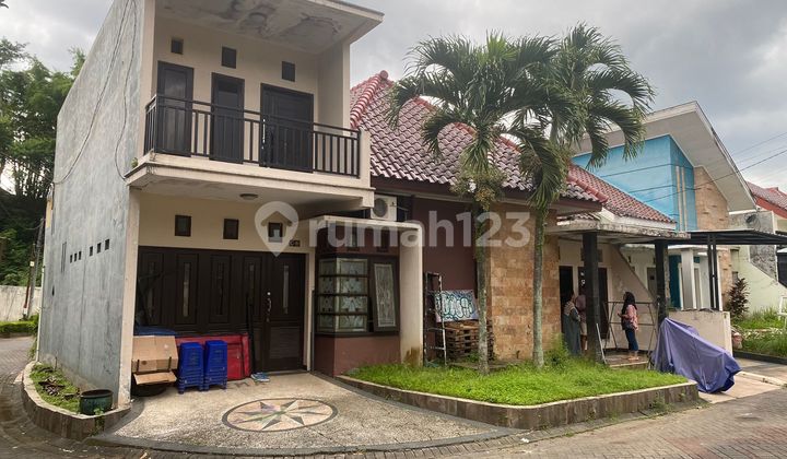 Rumah Hook 2 Lantai Lokasi Strategis Area Dieng Tengah Kota Malang 1