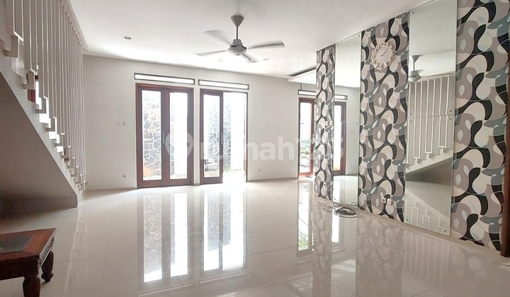 Ready-to-Occupy House Location Senayan Bintaro 7068 2