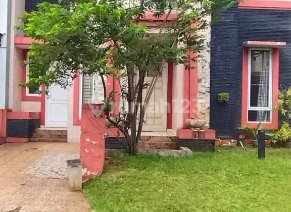 Beautiful 2-Story House in a Comfortable Cluster at Graha Raya 9581 Beautiful 2-Story House in a Comfortable Cluster at Graha Raya 9581