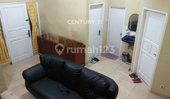 Rumah Dekat Sektor 9 di Dalam Cluster 5855