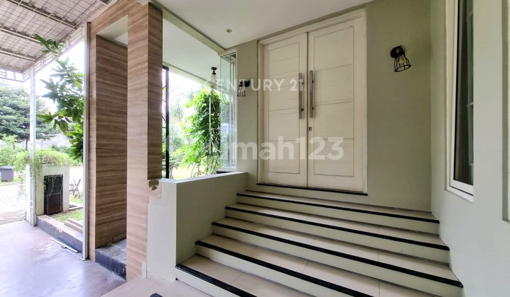 Dijual Rumah Luas Dan Mewah Hadap Taman Di Kebayoran Bintaro 9196