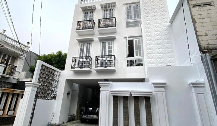 Beautiful, Neat, and Strategic House in Pasar Minggu 8426