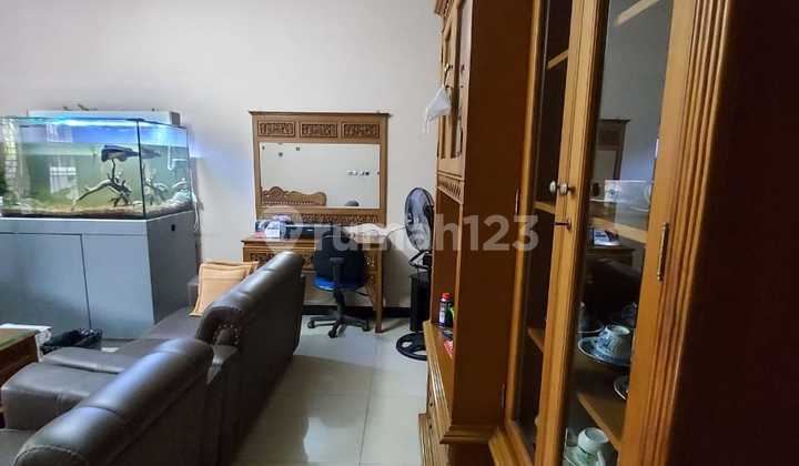 FOR SALE QUICK 2-STORY HOUSE IN BATUJAJAR COMFORTABLE LIVING AND STRATEGIC LOCATION
