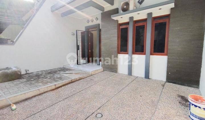 DIJUAL CEPAT RUMAH 2 LANTAI BARU RENOVASI DI TAMAN KOPO INDAH 3 (TKI3) HUNIAN NYAMAN SEMI FURNISHED 