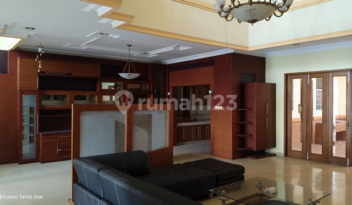Dijual Rumah 3,5 Lantai Mewah di Daerah Pasteur Lokasi Strategis dan Akses Mudah Dijual Rumah 3,5 Lantai Mewah di Daerah Pasteur Lokasi Strategis dan Akses Mudah