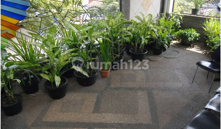 DIJUAL GEDUNG 3 LANTAI PUSAT KOTA SAYAP OTISTA BANDUNG LOKASI STRATEGIS COCOK UNTUK PERKANTORAN ATAU RUANG USAHA  