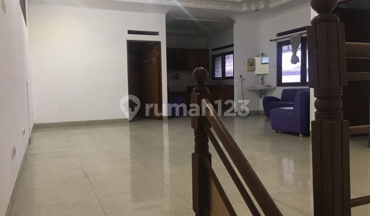 Disewakan Rumah 3 Lantai Semi Furnished di Batununggal Bandung Hunian Nyaman Lokasi Strategis 2