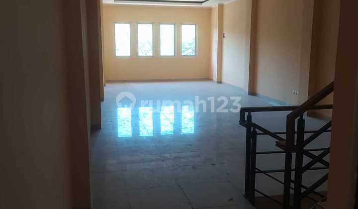 FOR RENT SHOPHOUSE ON JL. OTISTA BANDUNG READY TO USE SUITABLE FOR BUSINESS SPACE STRATEGIC LOCATION