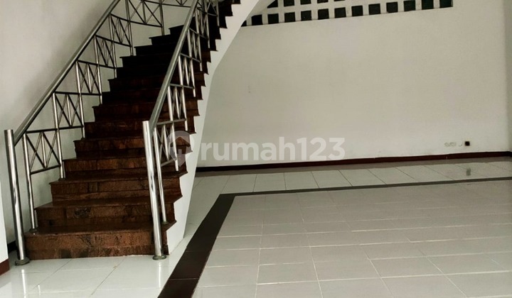 Dijual cepat Rumah 2 lantai Holis Regency hunian mewah nyaman dan lokasi strategis