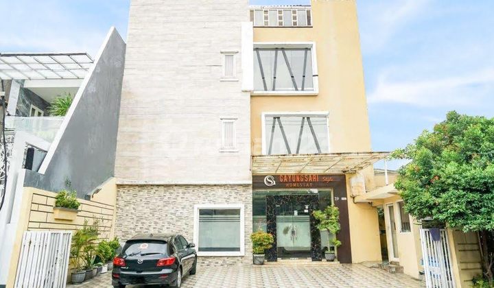 Commercial Boarding Houses and Luxury in West Gayungsari