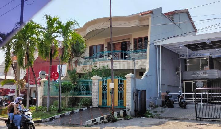 Rumah Jalan Raya Darmo Permai dekat Madame Chang, Kartiko