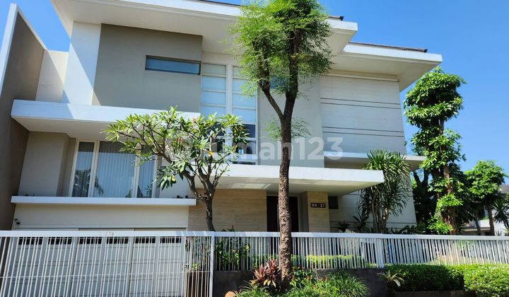 Rumah Hook Mewah Asri Banyak Pohon International Village