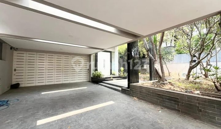 Rumah Mewah Graha Famili Kolam Renang Jacuzzi Lokasi Space Luas 2