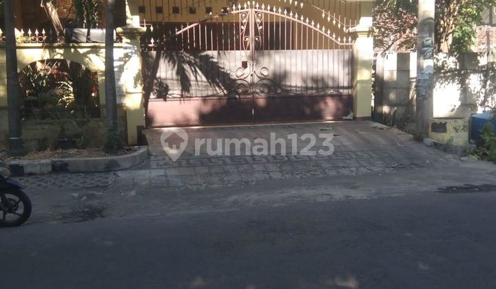 Rumah di Jalan Raya Ketintang Madya