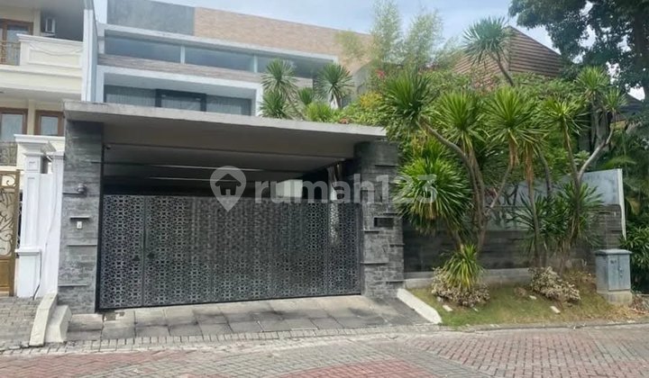 Rumah Mewah Graha Famili Kolam Renang Jacuzzi Lokasi Space Luas