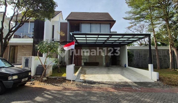 Ready-to-occupy house at the very front of Royal Park Citraland Utama.