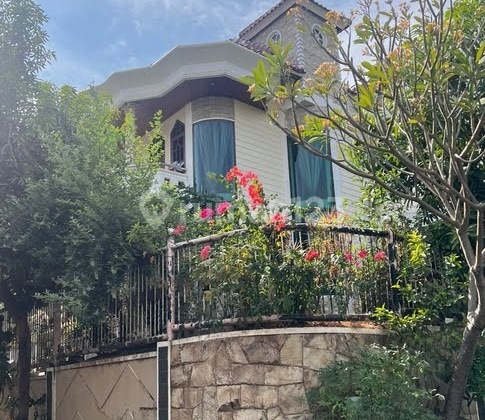 Classic Hook House in Citraland Utama Near Gwalk