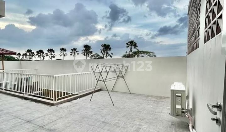 Rumah Modern Minimalis Pakuwon Indah Siap Huni 2