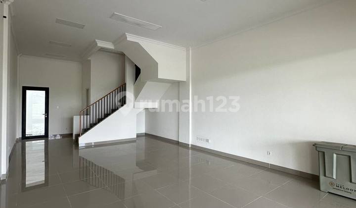 Ruko Siap Hadap Jalan Dikelilingi Cluster Mewah Gading Serpong