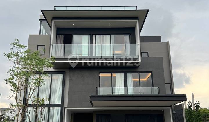 Rumah Mewah 3 Lantai Full Furnish Include Lift di Navapark BSD