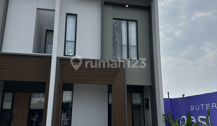 Rumah 2 Lantai 2 Kamar Tidur Dekat Mall Living World Alam Sutera