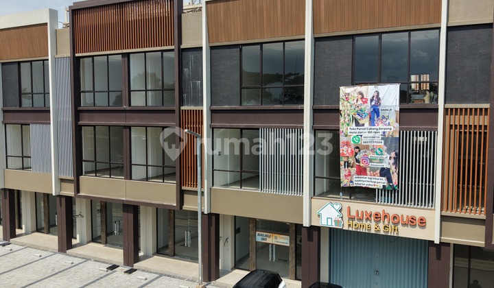 Commercial Shophouse in the Business & High Traffic Area of Gading Serpong! 2