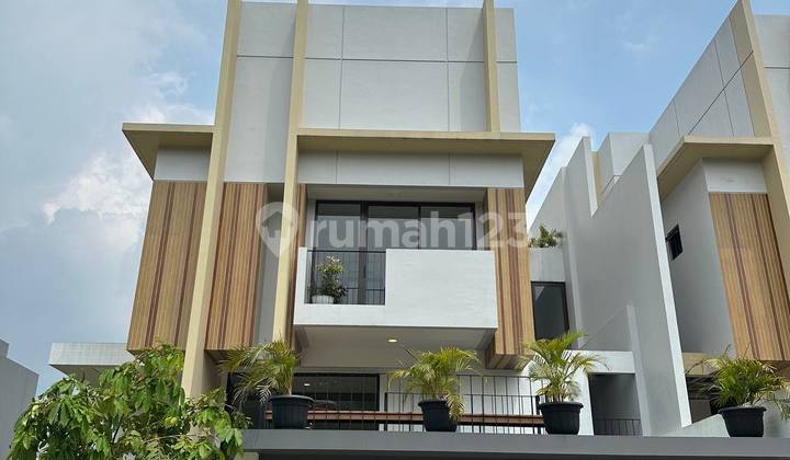 Rumah Baru Jadi Siap Huni 2 Lantai + Attic Room di Blizzfield Rumah Baru Jadi Siap Huni 2 Lantai + Attic Room di Blizzfield