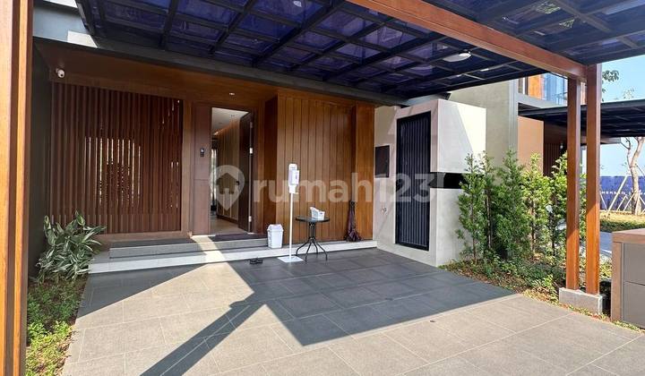 Beautiful Move-in Ready Home Just a Step Away from Wynyard Station Hierra 2