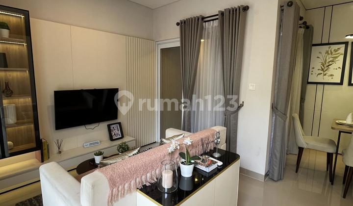 Full Furnish! Rumah 2 Lantai di Malibu Village GS Hanya 1M-an 2