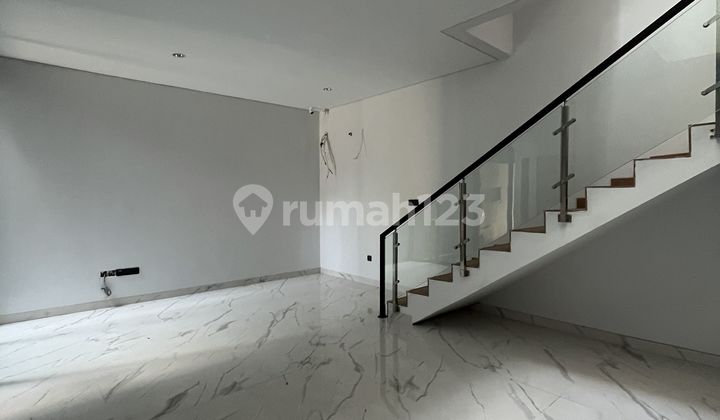 SEBELUM HARGA NAIK! Rumah Ada Rooftop Nempel Jkt di South Tresor