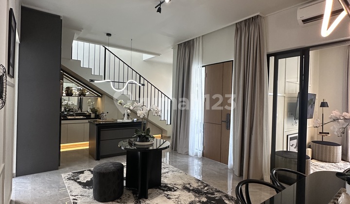 LAKU KERAS!! RUMAH DENGAN HALAMAN LUAS DI ALAM SUTERA LAKU KERAS!! RUMAH DENGAN HALAMAN LUAS DI ALAM SUTERA