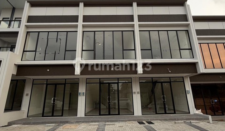 For Rent: Sorento Grande East Shop House Business Ready, Facing School