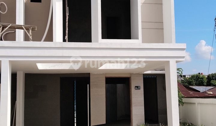  RUMAH 2 LANTAI (JL. REPLITA 1 )