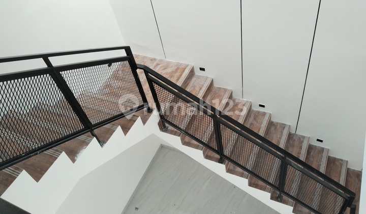 BARU RUMAH 2 LANTAI RENOV SIAP HUNI (JL RIAU UJUNG.) 2