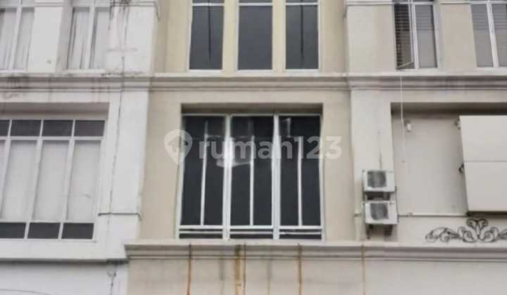 Ready-to-Use Shop House in City Center - 24-Hour Security (For Rent on Jl. Jendral Sudirman) 1