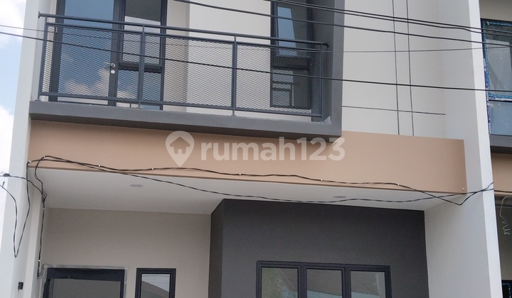 BARU RUMAH 2 LANTAI RENOV SIAP HUNI (JL RIAU UJUNG.) BARU RUMAH 2 LANTAI RENOV SIAP HUNI (JL RIAU UJUNG.)