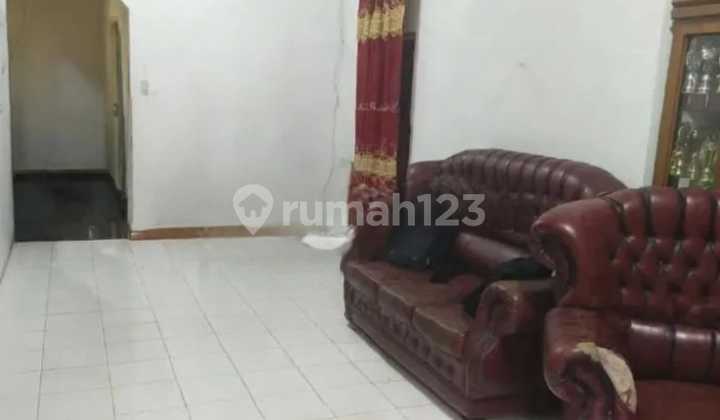 Dijual Rumah 1 Lantai - Cocok untuk Keluarga Besar / Usaha Kos - Tengah Kota ( Jl. Teuku Umar. Gg. 3 Pekanbaru) 2