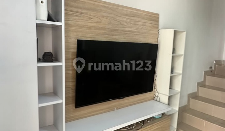 FSBO / Quick Sale Neat House, Very Cheap, and Extremely Ready to Occupy in Malibu Village, Gading Serpong, Pagedangan, Tangerang, Banten 2