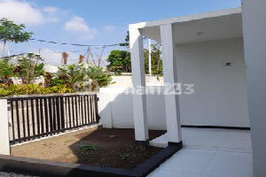 1-Story House Ready to Live In Complete Legality and Strategic Location 2