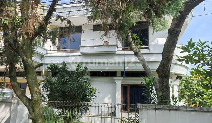 Strategic 2-story house in Muara Bandung complex. Strategic 2-story house in Muara Bandung complex.